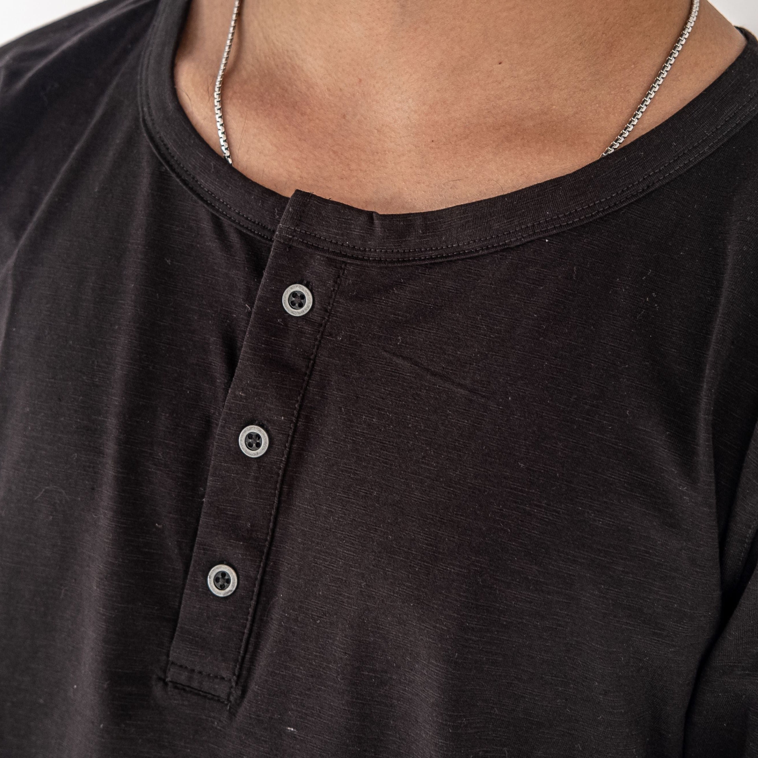 Camiseta Henley - Negro