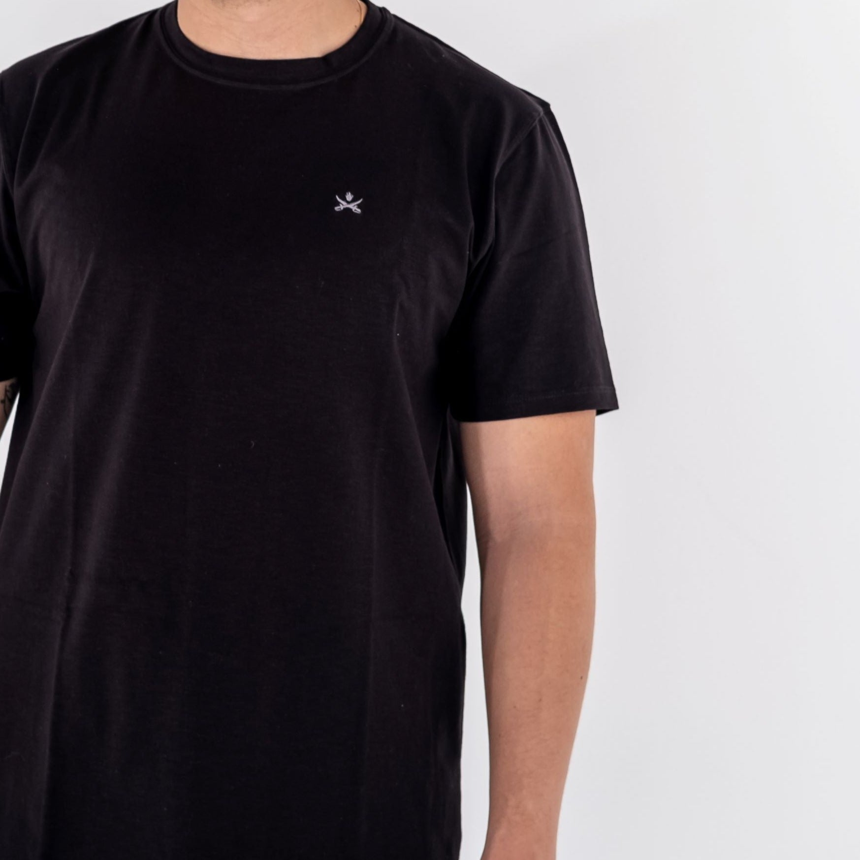 Camiseta Básica - Negra