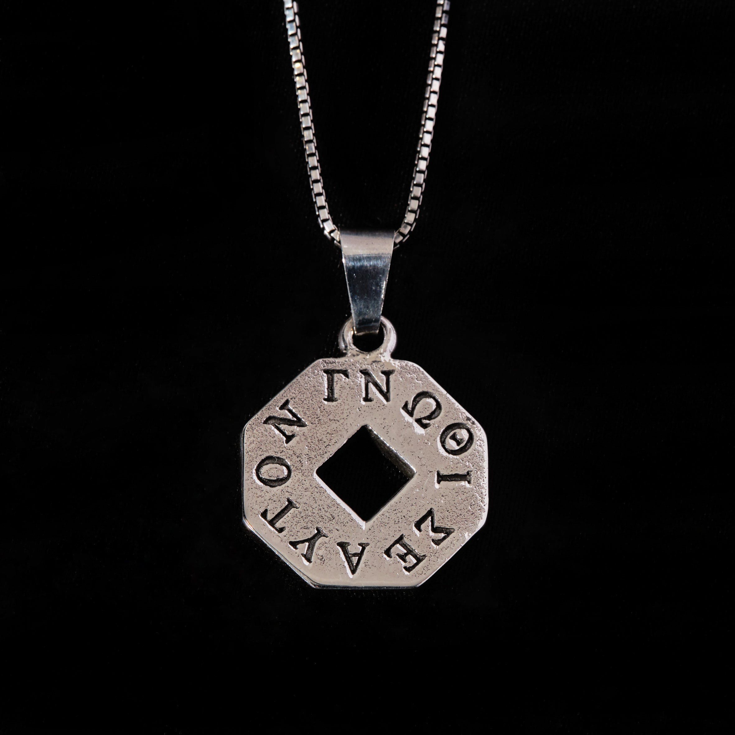 DIJE OCTÁGONO DE DELFOS